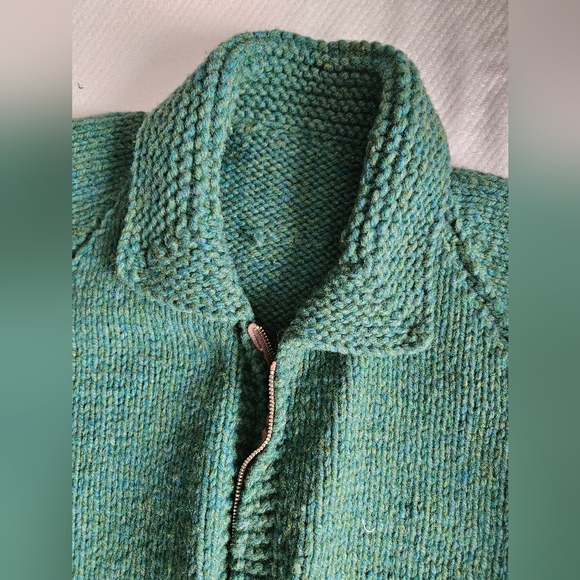 Handmade knitted wool cardigan with zipper - Picture 3 of 5